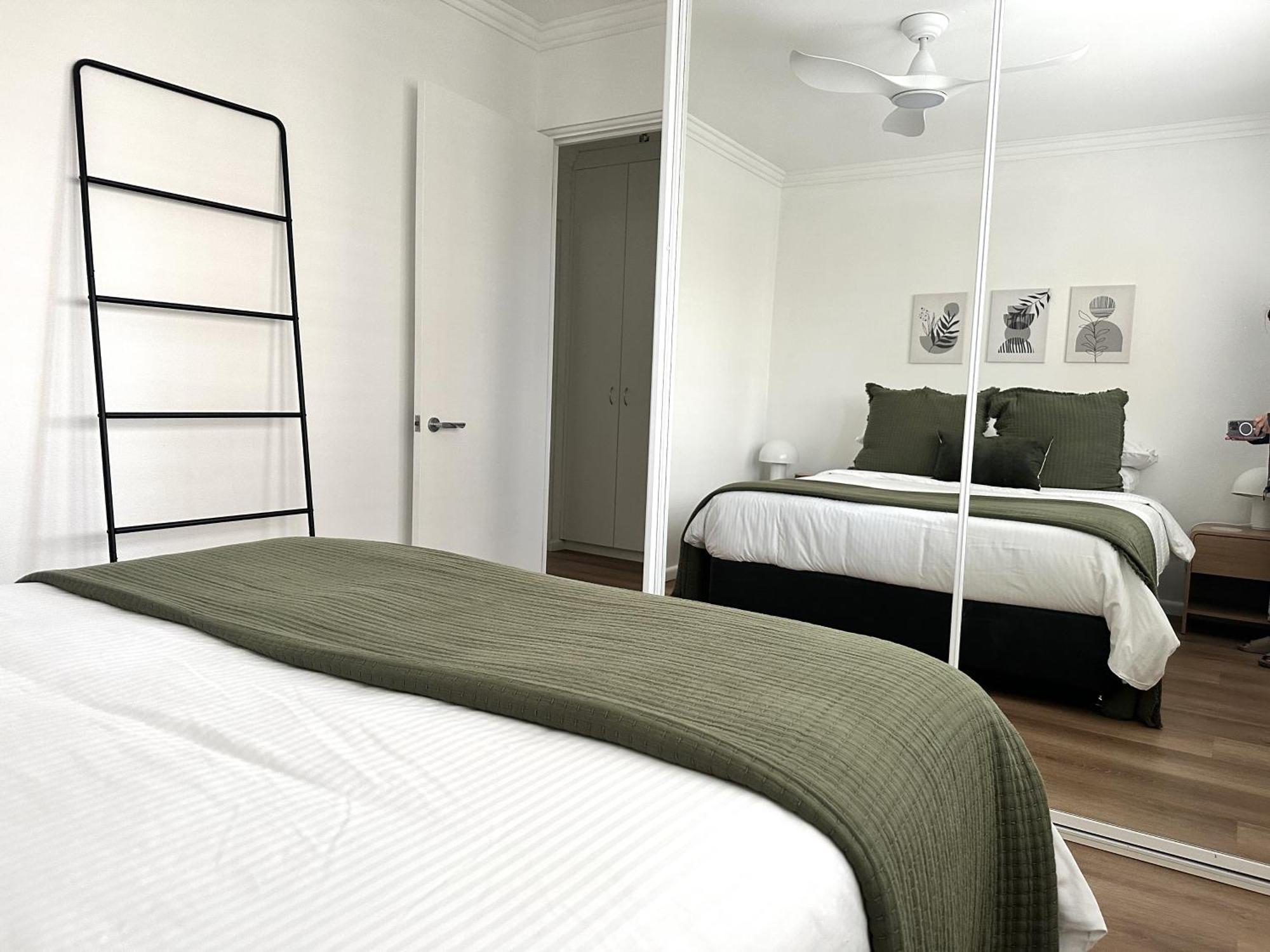 Quiet Little Manly 1 Bed - 3mins Walk Harbour & Beaches