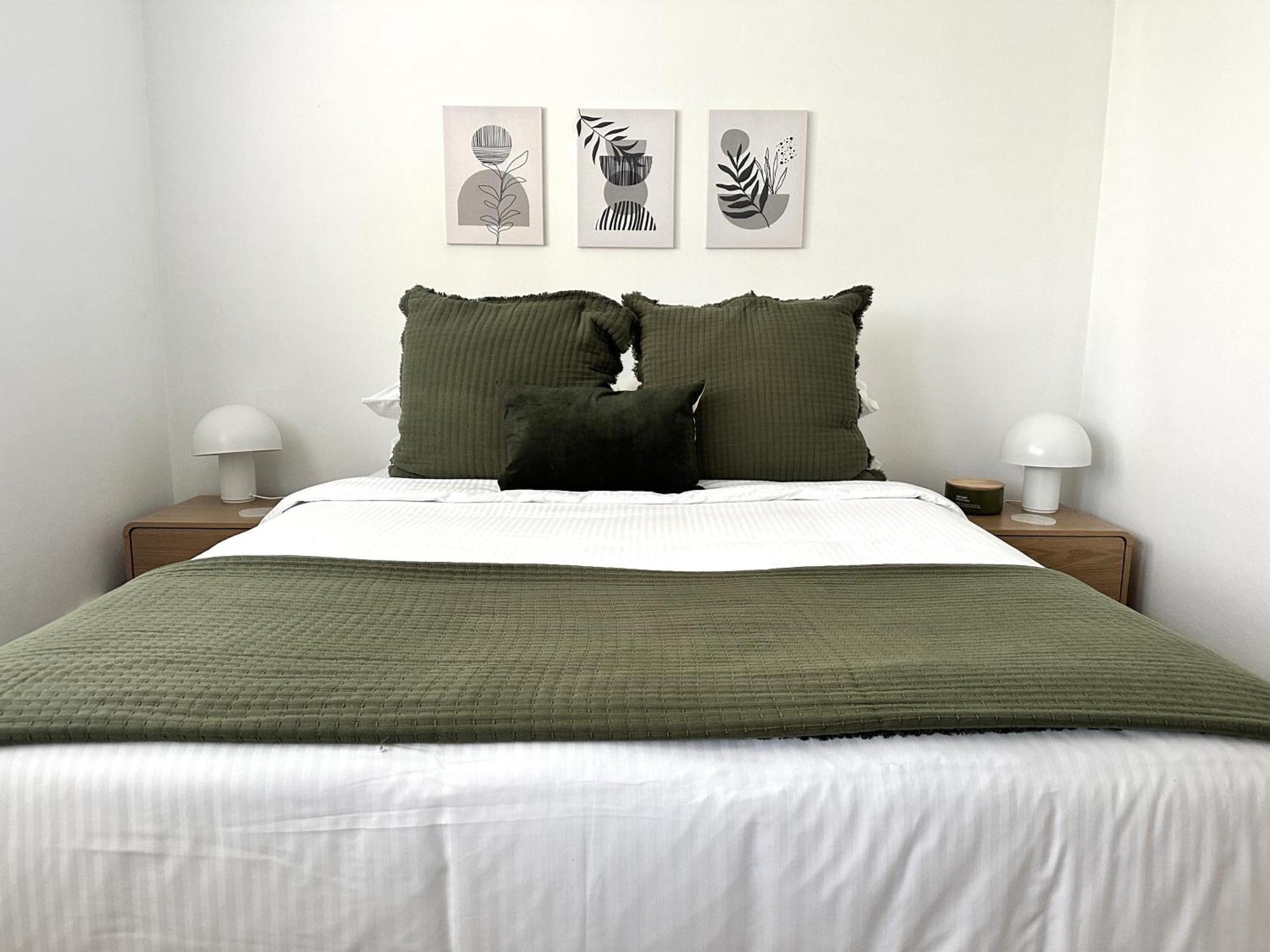 Quiet Little Manly 1 Bed - 3mins Walk Harbour & Beaches * Sydney