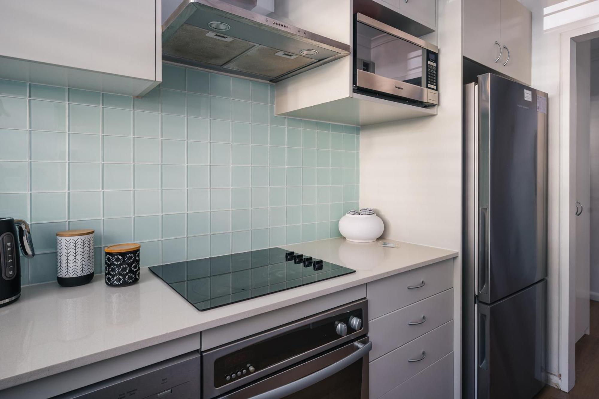Quiet Little Manly 1 Bed - 3mins Walk Harbour & Beaches Apartment