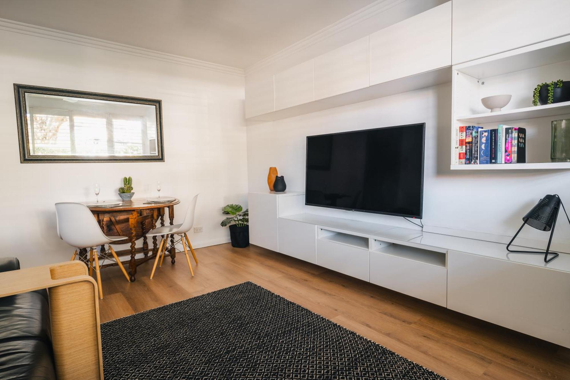 Quiet Little Manly 1 Bed - 3mins Walk Harbour & Beaches